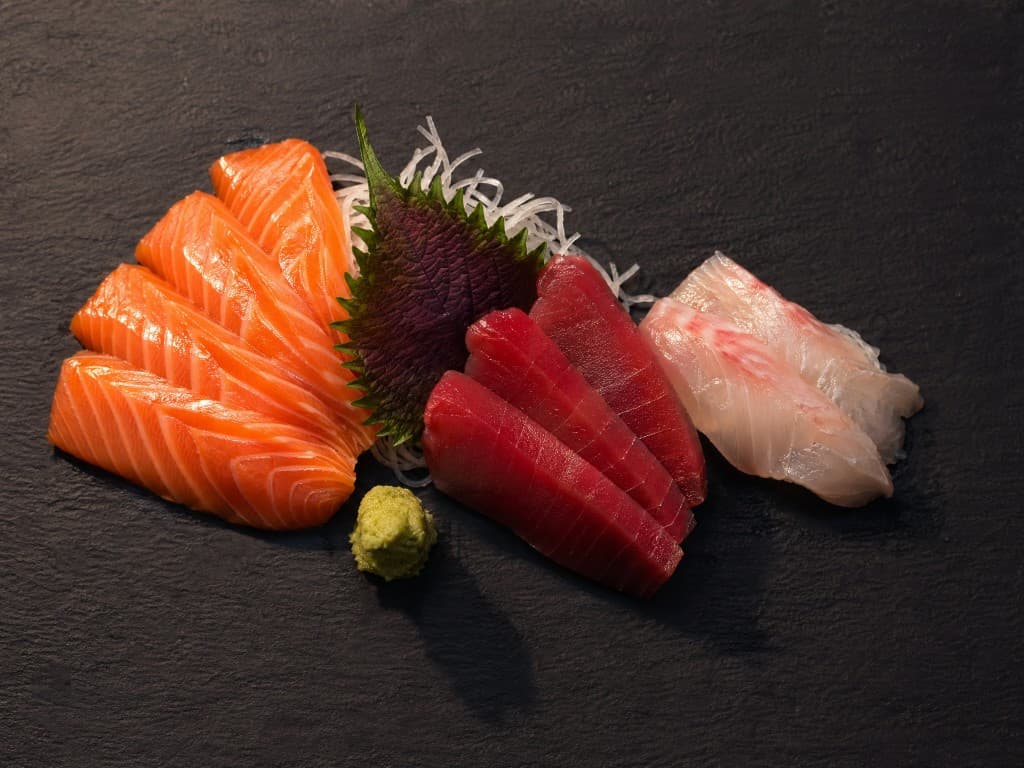 Sashimi Auswahl mit Lachs, Thunfisch und Weißfisch